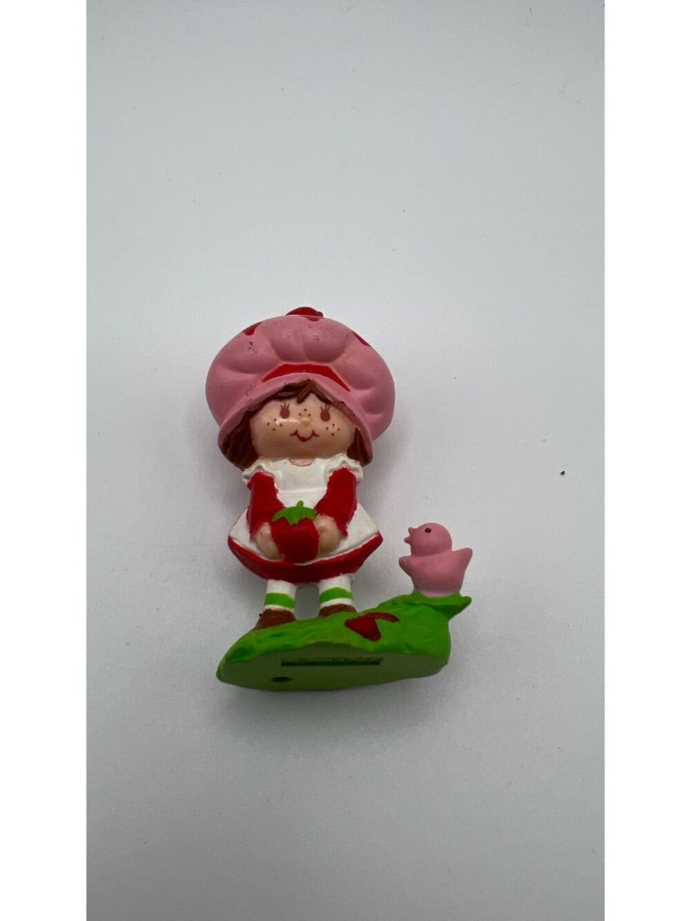 Vintage 1983 Strawberry Shortcake Figurine With Bird On Grass Base